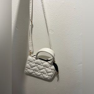 White heart purse